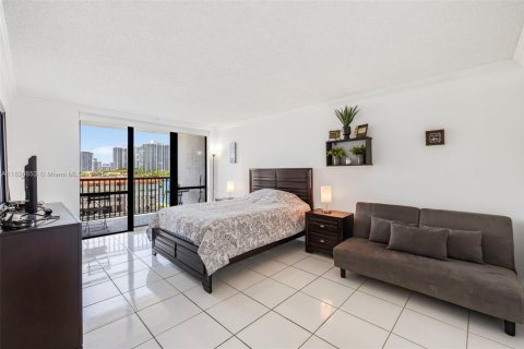 Condominio en venta en Hallandale Beach, Florida, 2 dormitorios, 94.76 m2 № 1790259 - foto 22
