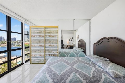 Condominio en venta en Hallandale Beach, Florida, 2 dormitorios, 94.76 m2 № 1790259 - foto 16
