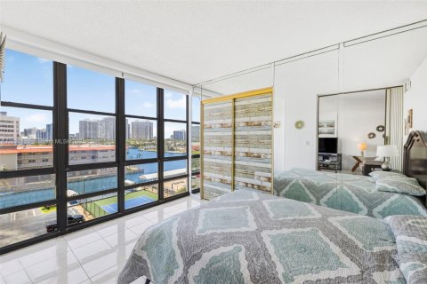 Condominio en venta en Hallandale Beach, Florida, 2 dormitorios, 94.76 m2 № 1790259 - foto 15
