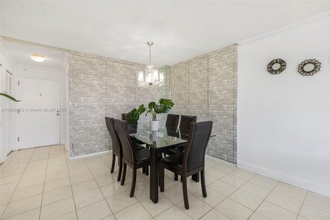 Condominio en venta en Hallandale Beach, Florida, 2 dormitorios, 94.76 m2 № 1790259 - foto 6