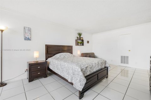 Condominio en venta en Hallandale Beach, Florida, 2 dormitorios, 94.76 m2 № 1790259 - foto 25