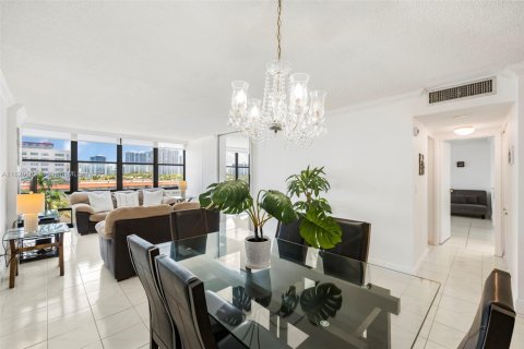 Condominio en venta en Hallandale Beach, Florida, 2 dormitorios, 94.76 m2 № 1790259 - foto 5
