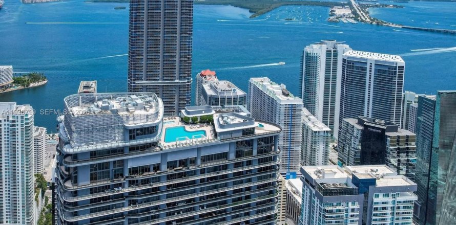 Кондоминиум с 2 спальнями в Майами, Флорида № 1995285