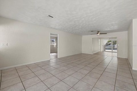 House in Sarasota, Florida 3 bedrooms, 183.2 sq.m. № 1858031 - photo 12