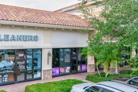 Commercial property in Parkland, Florida № 1861465 - photo 1