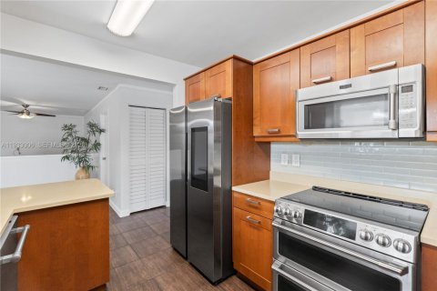 Casa en venta en Miami, Florida, 3 dormitorios, 156.08 m2 № 1992817 - foto 30