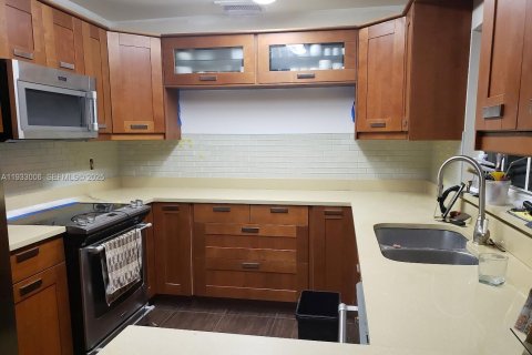 House in Miami, Florida 3 bedrooms, 156.08 sq.m. № 1992817 - photo 9