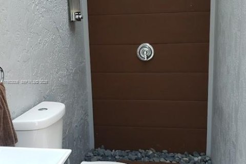 House in Miami, Florida 3 bedrooms, 156.08 sq.m. № 1992817 - photo 16