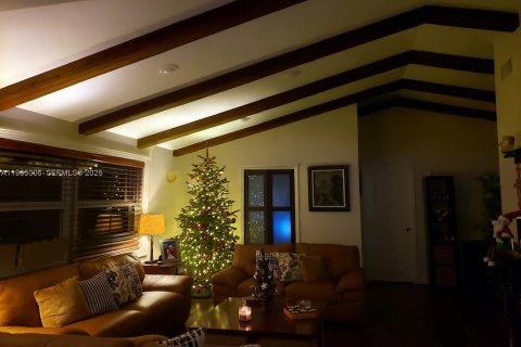 House in Miami, Florida 3 bedrooms, 156.08 sq.m. № 1992817 - photo 5