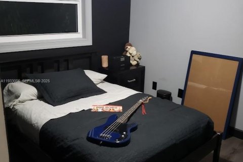 House in Miami, Florida 3 bedrooms, 156.08 sq.m. № 1992817 - photo 10