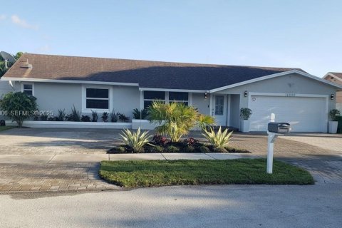 House in Miami, Florida 3 bedrooms, 156.08 sq.m. № 1992817 - photo 1