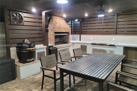 House in Miami, Florida 3 bedrooms, 156.08 sq.m. № 1992817 - photo 15