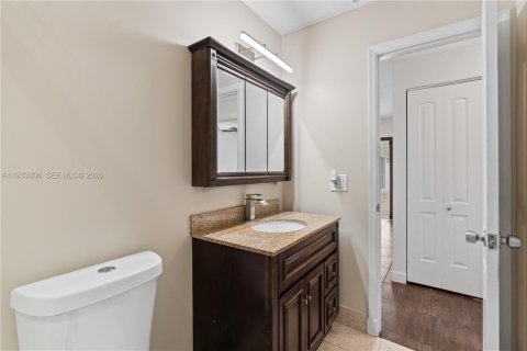 Casa en venta en Miami, Florida, 3 dormitorios, 156.08 m2 № 1992817 - foto 23