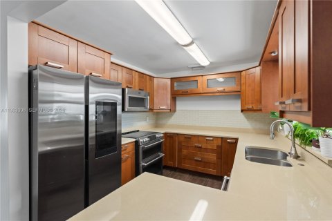 Casa en venta en Miami, Florida, 3 dormitorios, 156.08 m2 № 1992817 - foto 28