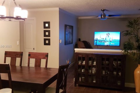 House in Miami, Florida 3 bedrooms, 156.08 sq.m. № 1992817 - photo 7