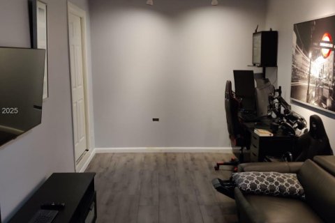 House in Miami, Florida 3 bedrooms, 156.08 sq.m. № 1992817 - photo 17