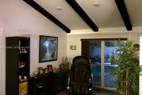 House in Miami, Florida 3 bedrooms, 156.08 sq.m. № 1992817 - photo 4