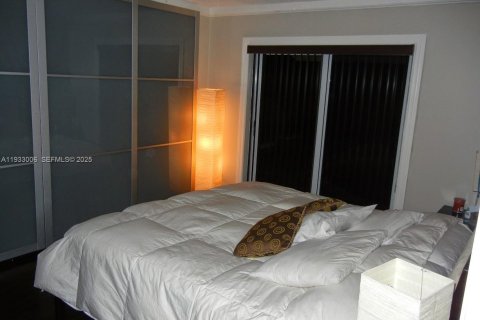 House in Miami, Florida 3 bedrooms, 156.08 sq.m. № 1992817 - photo 20