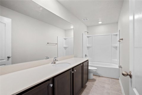House in Poinciana, Florida 5 bedrooms, 183.48 sq.m. № 2284426 - photo 24