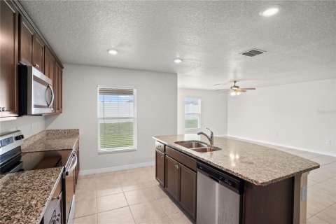 House in Poinciana, Florida 5 bedrooms, 183.48 sq.m. № 2284426 - photo 12