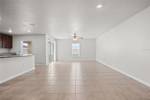 House in Poinciana, Florida 5 bedrooms, 183.48 sq.m. № 2284426 - photo 7