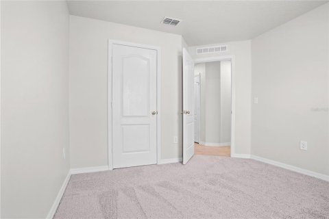 House in Poinciana, Florida 5 bedrooms, 183.48 sq.m. № 2284426 - photo 21