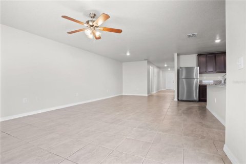 House in Poinciana, Florida 5 bedrooms, 183.48 sq.m. № 2284426 - photo 8