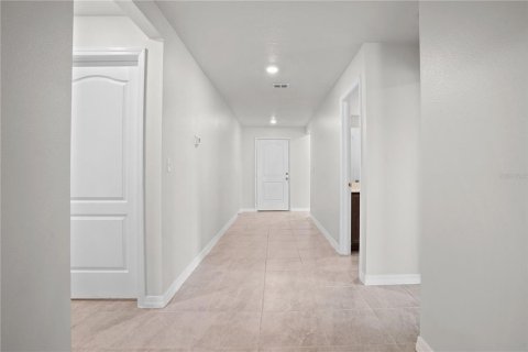 House in Poinciana, Florida 5 bedrooms, 183.48 sq.m. № 2284426 - photo 6