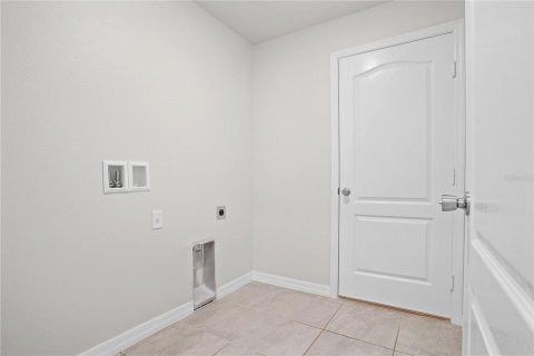House in Poinciana, Florida 5 bedrooms, 183.48 sq.m. № 2284426 - photo 27