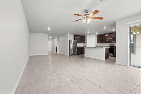 House in Poinciana, Florida 5 bedrooms, 183.48 sq.m. № 2284426 - photo 9