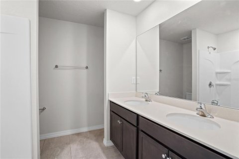 House in Poinciana, Florida 5 bedrooms, 183.48 sq.m. № 2284426 - photo 18