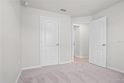 House in Poinciana, Florida 5 bedrooms, 183.48 sq.m. № 2284426 - photo 29