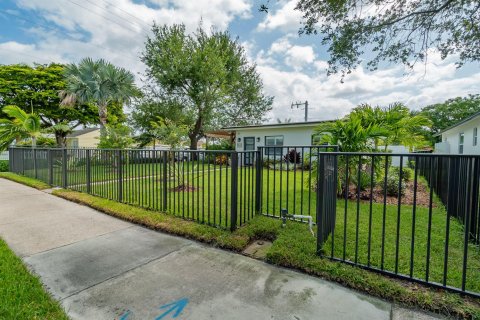 Villa ou maison à vendre à Delray Beach, Floride: 2 chambres, 78.78 m2 № 2082255 - photo 5
