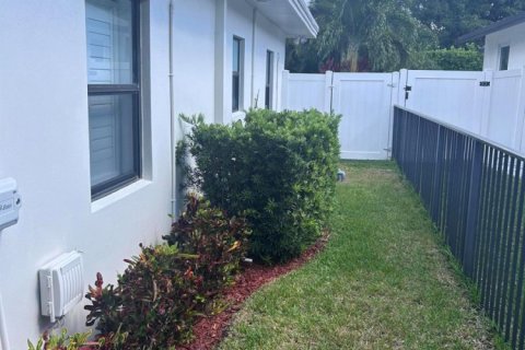 Villa ou maison à vendre à Delray Beach, Floride: 2 chambres, 78.78 m2 № 2082255 - photo 2