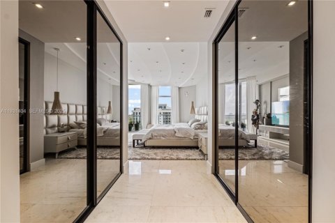 Condo in North Miami Beach, Florida, 3 bedrooms № 1990013 - photo 9