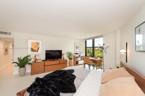 Condo in Key Biscayne, Florida, 2 bedrooms  № 1974788 - photo 10