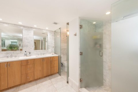 Condo in Key Biscayne, Florida, 2 bedrooms  № 1974788 - photo 11