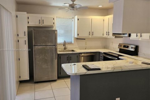 Townhouse in Boca Raton, Florida 3 bedrooms, 134.62 sq.m. № 1957192 - photo 3