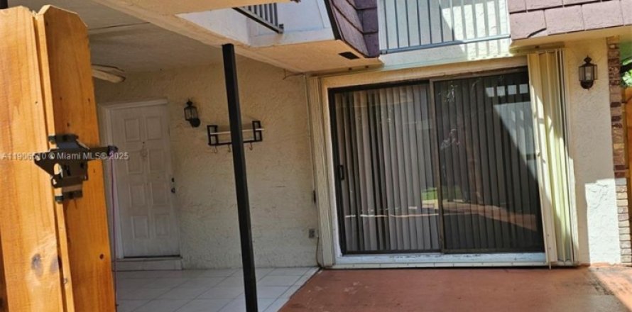 Townhouse in Boca Raton, Florida 3 bedrooms, 134.62 sq.m. № 1957192