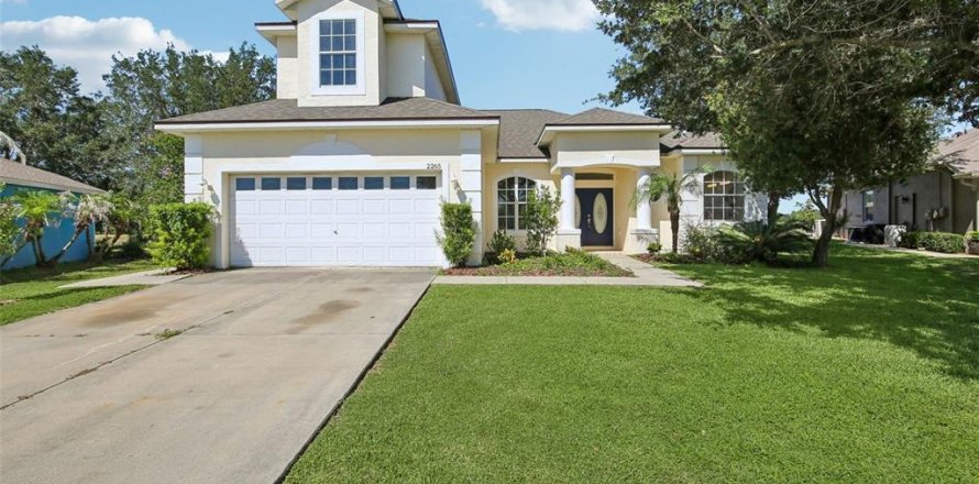 House in Brooksville, Florida 3 bedrooms, 199.28 sq.m. № 2121382