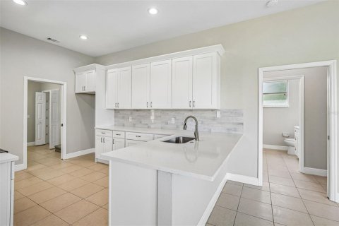 House in Brooksville, Florida 3 bedrooms, 199.28 sq.m. № 2121382 - photo 9