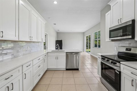 House in Brooksville, Florida 3 bedrooms, 199.28 sq.m. № 2121382 - photo 10