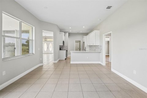 House in Brooksville, Florida 3 bedrooms, 199.28 sq.m. № 2121382 - photo 5