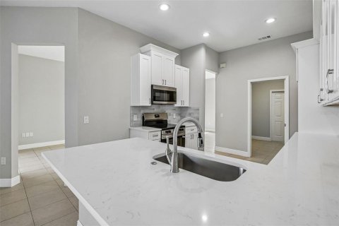 House in Brooksville, Florida 3 bedrooms, 199.28 sq.m. № 2121382 - photo 8