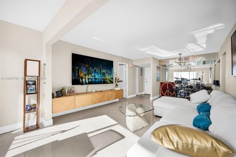 Снять в аренду кондоминиум в Майами-Бич, Флорида 1 спальня, 93.83м2, № 2002338 - фото 8