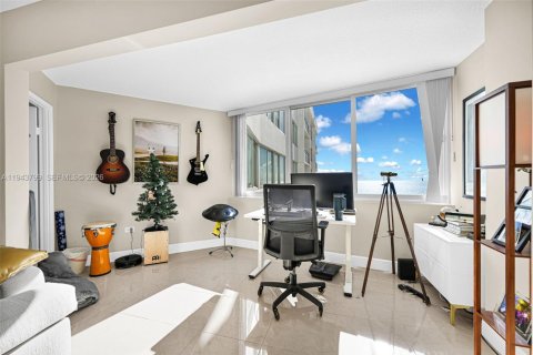 Снять в аренду кондоминиум в Майами-Бич, Флорида 1 спальня, 93.83м2, № 2002338 - фото 3