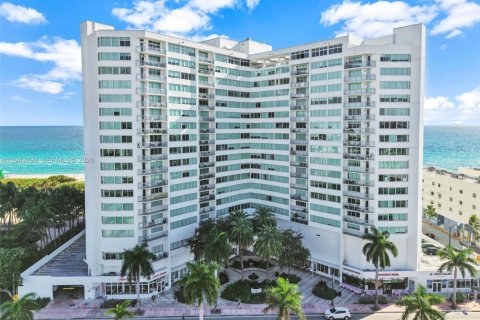 Кондоминиум с 1 спальней в Майами-Бич, Флорида № 2002338