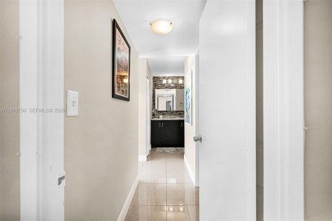 Снять в аренду кондоминиум в Майами-Бич, Флорида 1 спальня, 93.83м2, № 2002338 - фото 18