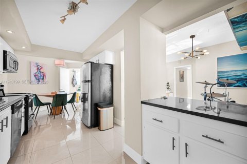 Снять в аренду кондоминиум в Майами-Бич, Флорида 1 спальня, 93.83м2, № 2002338 - фото 12