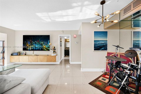 Снять в аренду кондоминиум в Майами-Бич, Флорида 1 спальня, 93.83м2, № 2002338 - фото 7